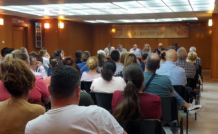 Equipo de Gobierno y técnicos municipales informan a adjudicatarios y comerciantes de la tramitación del proyecto del Mercado Municipal.